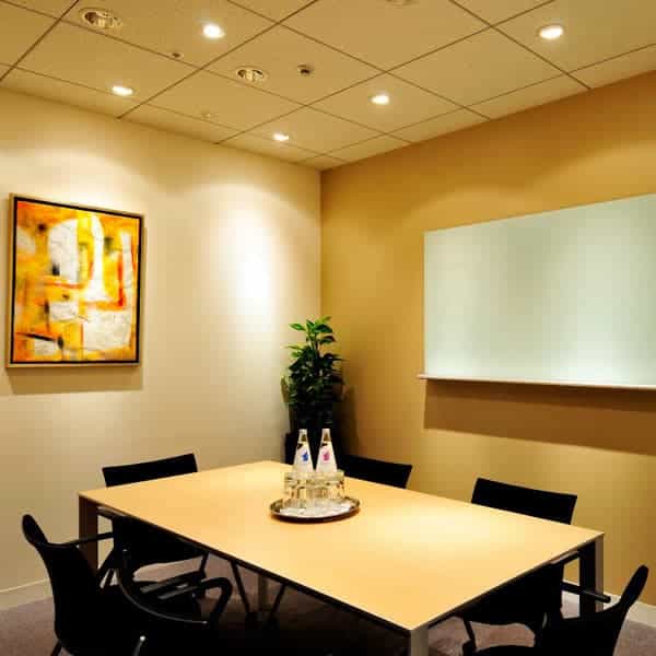 オープンオフィス赤坂ビジネスプレイスの会議室