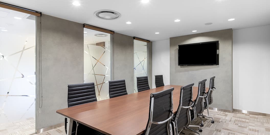 日比谷のレンタルオフィス「リージャス丸の内新国際ビル」の会議室