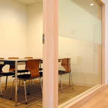 渋谷のレンタルオフィス「ALIVE OFFICE 原宿」の会議室